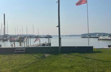 Lakefront Gem Cozy Stay w Dock Sunset Views - Foto 25