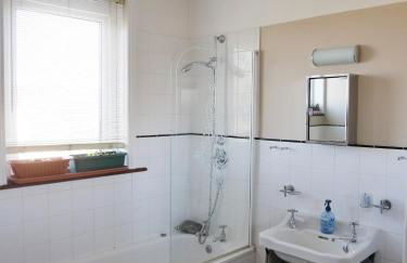 Close to beaches and town, off street parking - Foto 3