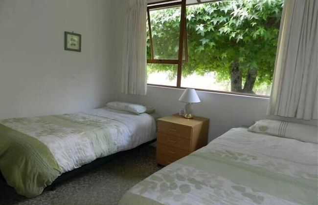 Smokebush Cottage with WIFI - Photo 3