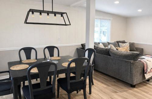 Charming Cottage with Fenced Backyard Pet Friendly - Foto 10
