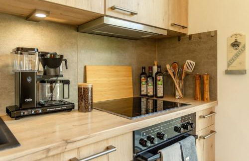 Spacious Home Sauna Hot Tub Pool Patio BBQ - Photo 18