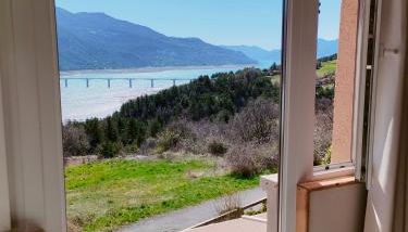 Le Cosy du Plongeoir - T2 neuf avec vue sur le lac de Serre Ponçon et grande terrasse avec jardin - Foto 4