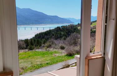 Le Cosy du Plongeoir - T2 neuf avec vue sur le lac de Serre Ponçon et grande terrasse avec jardin - Photo 4
