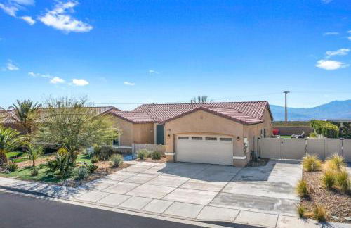 Views, Gameroom, Saltwater Pool & Hot tub, Firepit by MariamsBnb - Foto 37