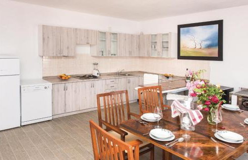 Four-Bedroom Holiday Home In Cista Velika - Photo 4