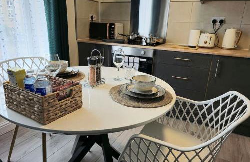 Spacious Home for Longer Stays - Contractors & Relocators Welcome - Photo 8