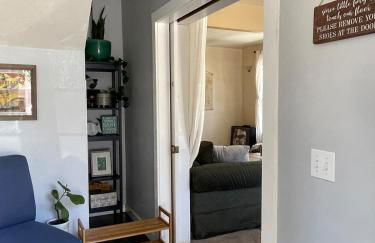 Sunlit Surf House 4BR Downtown Walk to beach - Foto 49