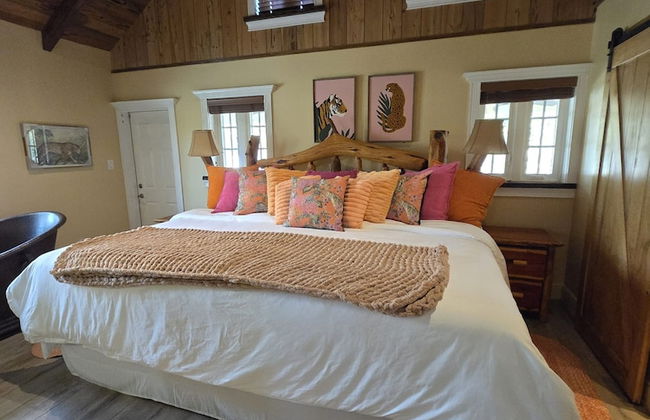 NEW Jungle Paradise Treehouse Suite With Resort Amenities Elevator Access Outdoor Kitchen Lagoon Lazy River Pool RV Hook up - Foto 18