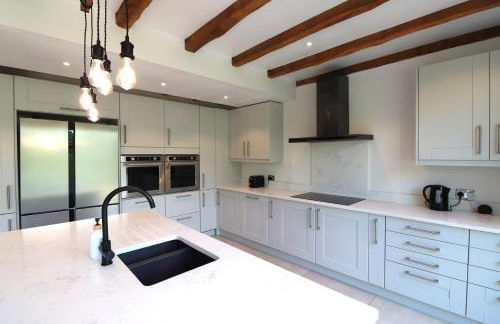 Beautiful arts and crafts home - Photo 3