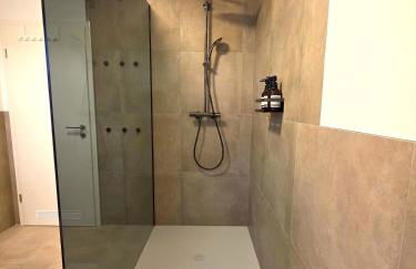 Modernes Ferienhaus mit großer Küche, Terrasse & Garten - Foto 8