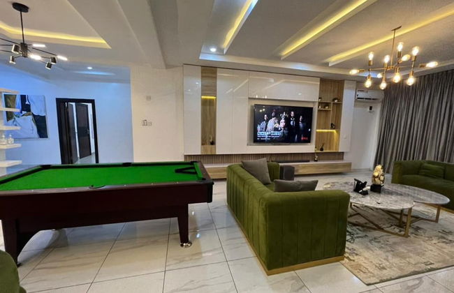 Lovely 3-bed With a Pool Next to Four Point - Foto 1