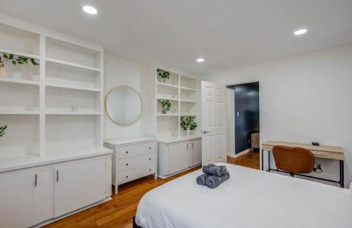 4-BD Mid-Modern Century with Firepit & Playground - Foto 22