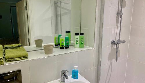 Modern 2 bedroom, 2 bathrooms Apartment. 5 mins walk to tube. - Foto 3