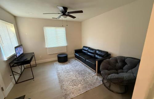 2 bed 1 bath special woodlake duplex A - Photo 5