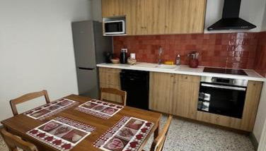 Charmant appartement rénové, à 15 mn d'Avignon et de son festival - Photo 2, stove, dishwasher