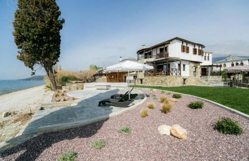 Mermaid Beachfront Villa - Photo 23