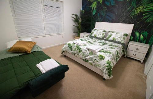 Stunning Poconos Villa- Hot Tub, Pool, Game Room, BBQ & more - Foto 49