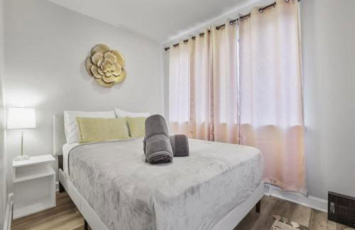 Cozy Chic 4BD 2BA Home in St Charles - Foto 6