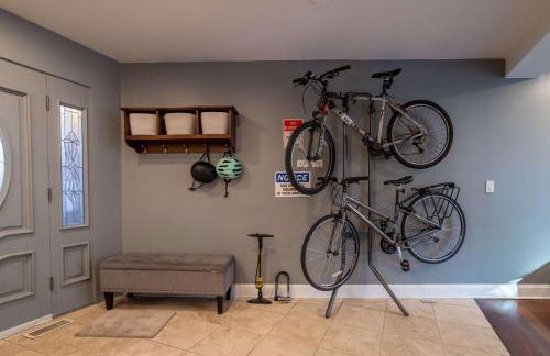 3-Story Townhome Free Parking Private Patio Washer-Dryer - Foto 27