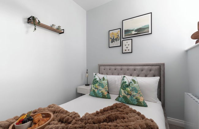 Elliot Oliver - Stylish 2 Bedroom Town Centre Apartment - Photo 5