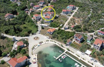 Schöne Ferienwohnung mit Terrasse, Roses - Photo 1