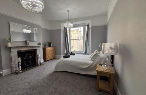 Sleeps 7 Beaches, restaurants, buses, nearby! - Photo 1