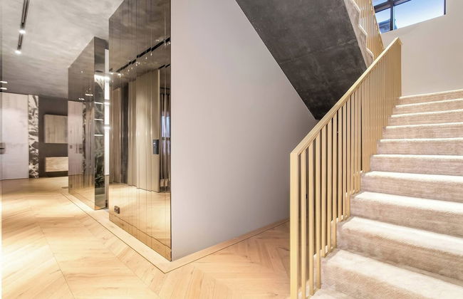 Glamorous & Stylish Getaway - Photo 22