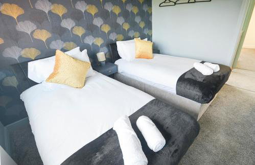 Huntsfield House- Stunning Modern 4 Bedroom House Suitable for Work and Leisure Stays - Foto 24