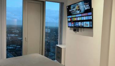 Modern 2 Bed Penthouse with Stunning views in Manchester City Center - Photo 4
