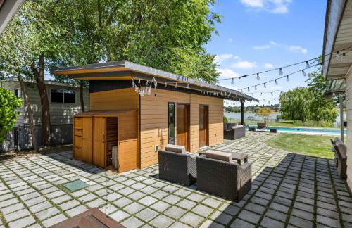 Lakefront Washington Home with Private Pool and Sauna - Foto 32