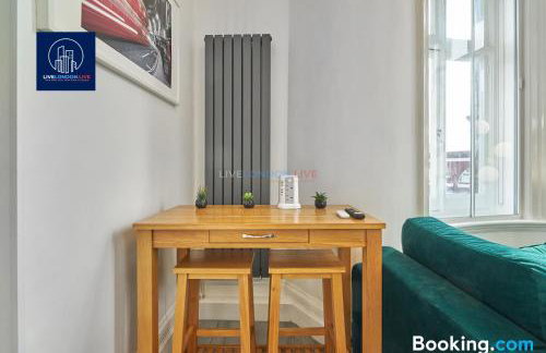 Last-Minute Reserve l Sleeps Up to 4 Guests l Flat 1 l One-Bedroom Apartment with King Bed and High Ceilings Near Camden by Live London Short Lets & Serviced Accommodation - Foto 24