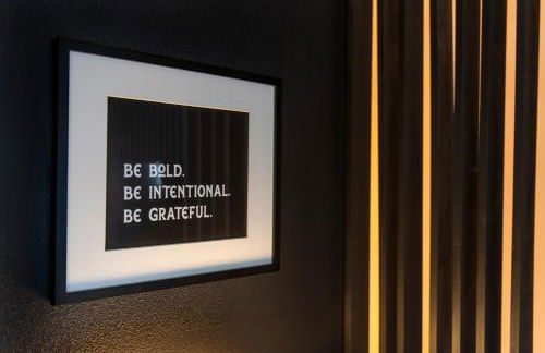 Walkable Rooftop Retreat 2BR, Workspace & BBQ - Foto 19