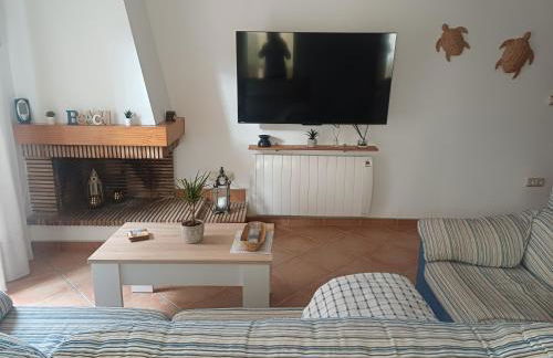 Adosado/casa con terraza y buhardilla. Playa El Perelló - Foto 12