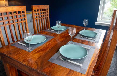 Stylish 2-Bedroom Apartment in Motherwell I Netflix, Pet Friendly & Train Access - Foto 3