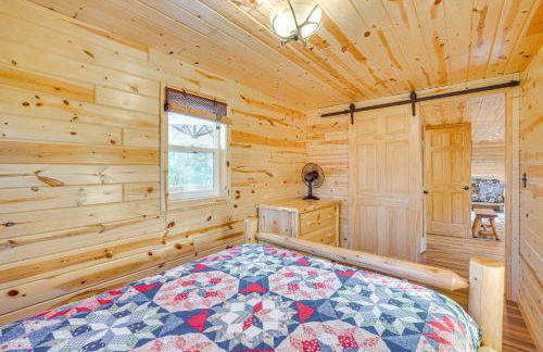 Lakefront Cabin with Dock, Fire Pits in Danbury! - Foto 11