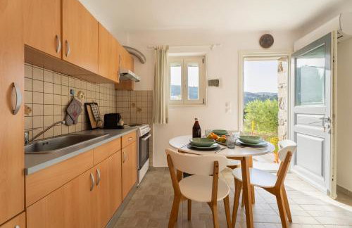 Aloni Stone Studio with Private Parking - Photo 11