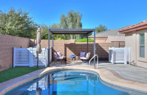 Private Mini Serene Oasis with Pool - Photo 3