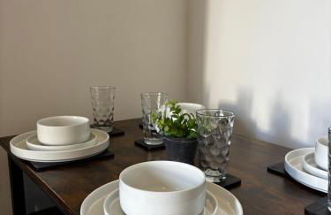 Comfortable 3BR Home, Guests 7, Fast Wi-Fi, & Nearby Pubs - Foto 14