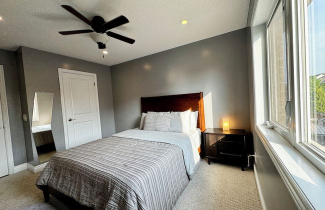 Spacious 4-Bedroom Retreat - Photo 6