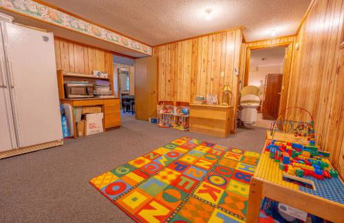 Martinsville Gem - Fireplace, Pets, Near the Park - Foto 31