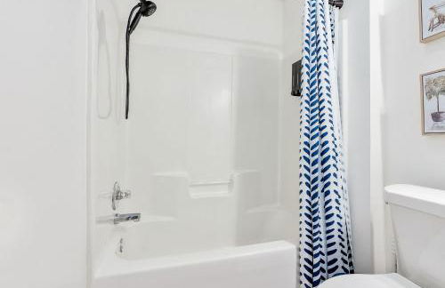 New 4BR 4BA AU Oasis 2 Mins to Downtown & Stadium Sleeps 10 - Foto 38