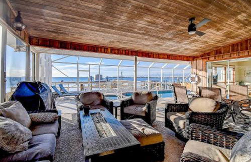 Family Waterfront 4BR Home Heated Pool Private Pier - Photo 10