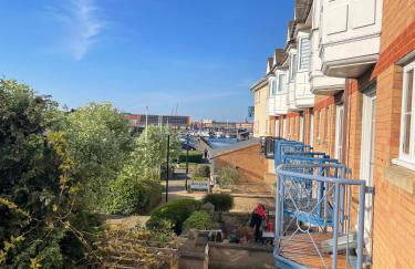 Marina Townhouse at Harlepool - Photo 17