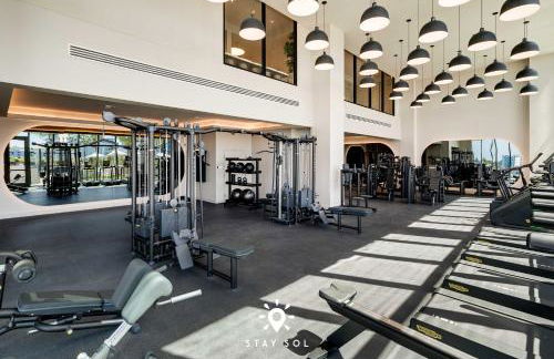 Chic 2BR Apartment Gym & Balcony Views - Foto 58
