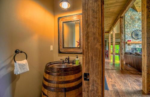 Mountain Estate Main House - Photo 13