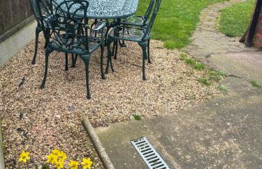 Charming 3-Bed Home in Quaint Lincolnshire Village - Photo 3