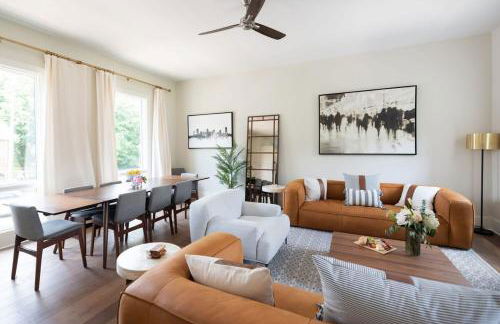 7BR Retreat, Rooftops, Garages, Walkable to Faves 5 Mins to Nissan Stadium, Less than 10 Mins to Broadway, 24 Hr Hospitality, Great for Groups - Foto 1