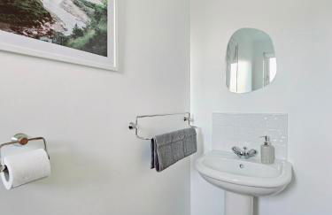 Modern 5 Bedroom Townhouse with Free Parking - Foto 60