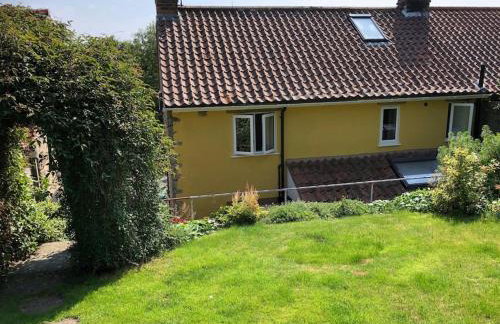 St Anthony’s, bright perkily decorated 3 bedroom house - Photo 16