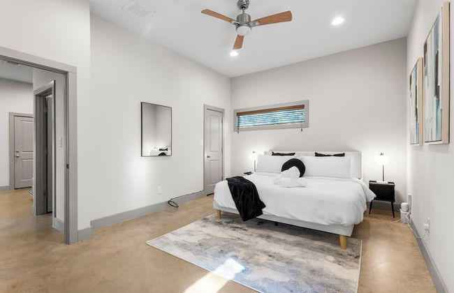 Chic & Homey 3BR Close to Downtown - Photo 6